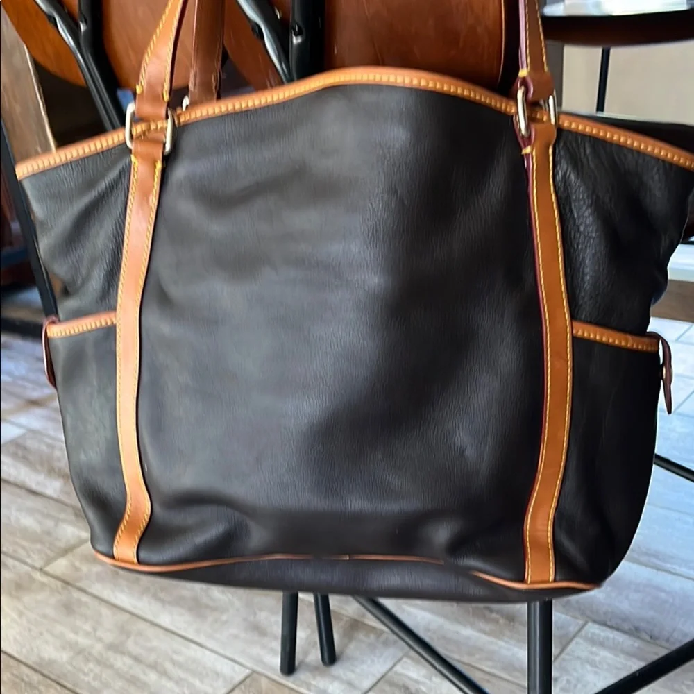 Classic Dooney and Bourke Bag - Picture 6 of 11